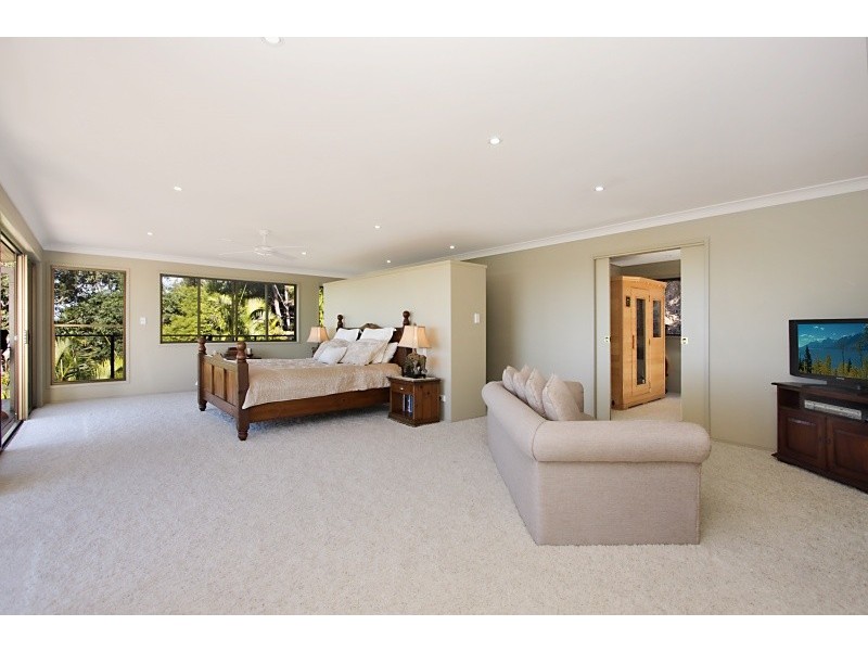 208 Tierney Drive, Currumbin Waters QLD 4223