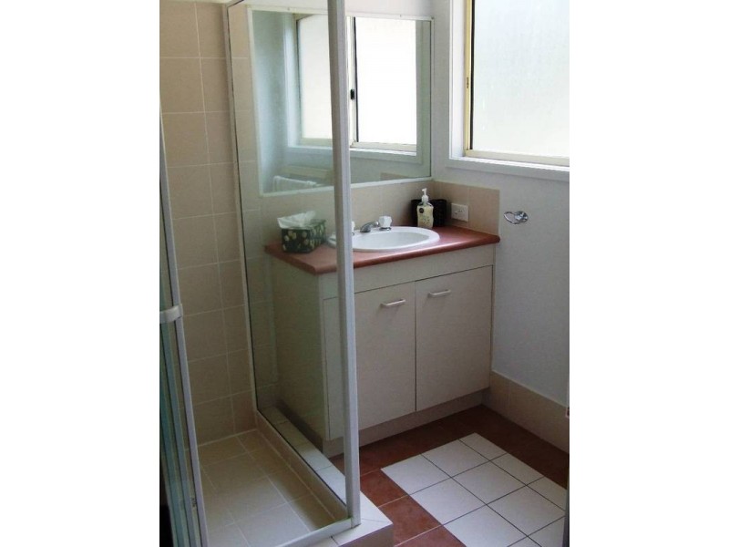 8/15 Simpsons Road, Elanora QLD 4221