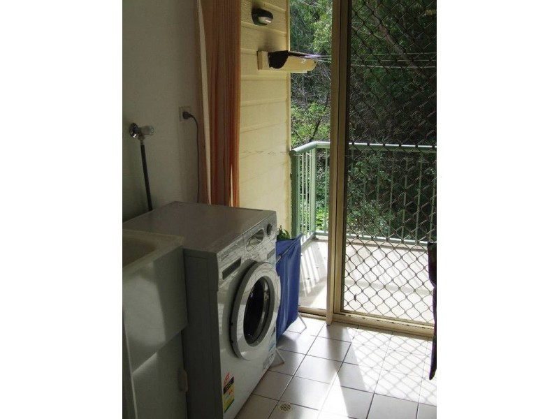 8/15 Simpsons Road, Elanora QLD 4221