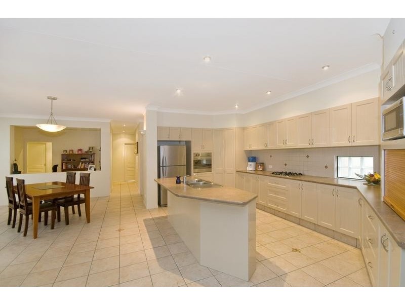 60 Baekea Drive, Elanora QLD 4221