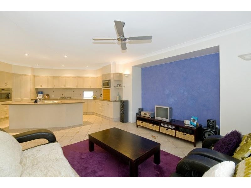 60 Baekea Drive, Elanora QLD 4221