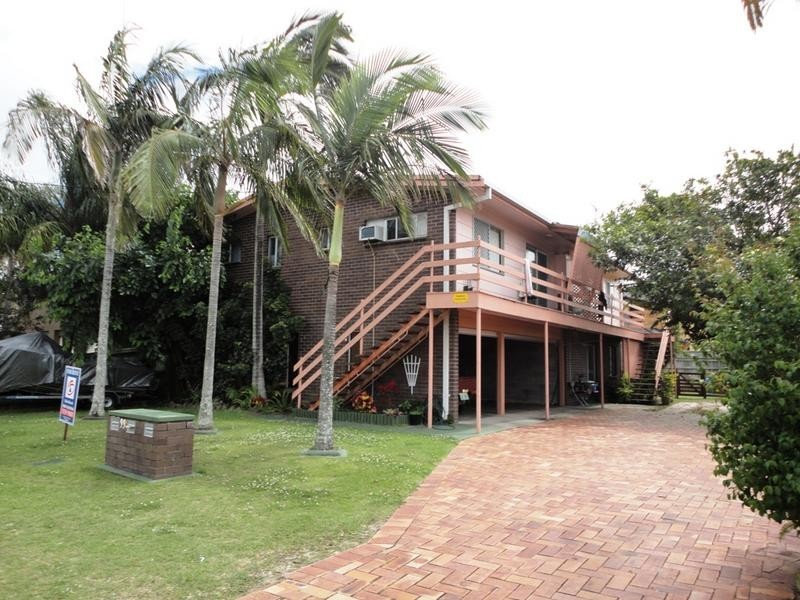 2/33 Boodera Road, Palm Beach QLD 4221