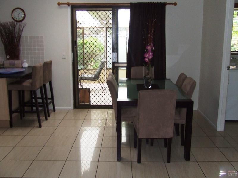 15 Hood Street, Mermaid Waters QLD 4218