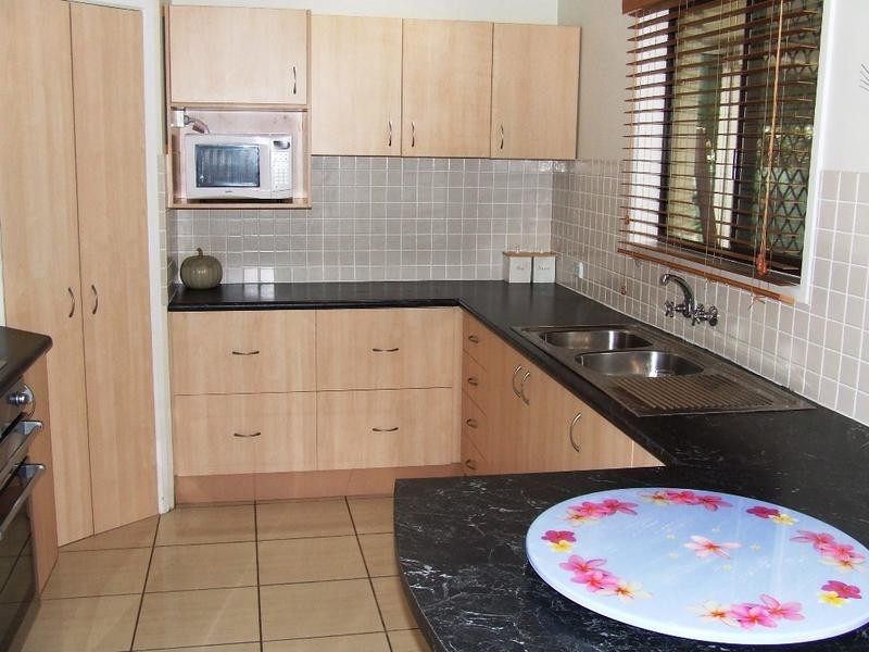 15 Hood Street, Mermaid Waters QLD 4218