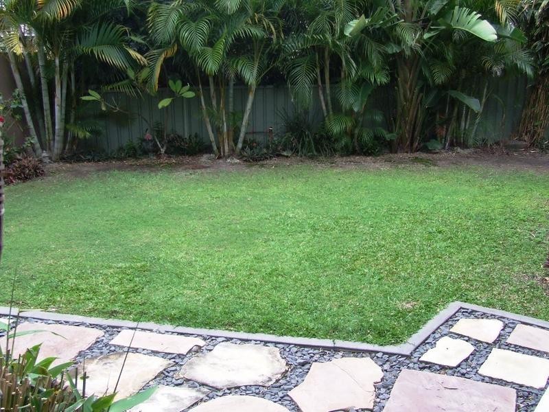 15 Hood Street, Mermaid Waters QLD 4218