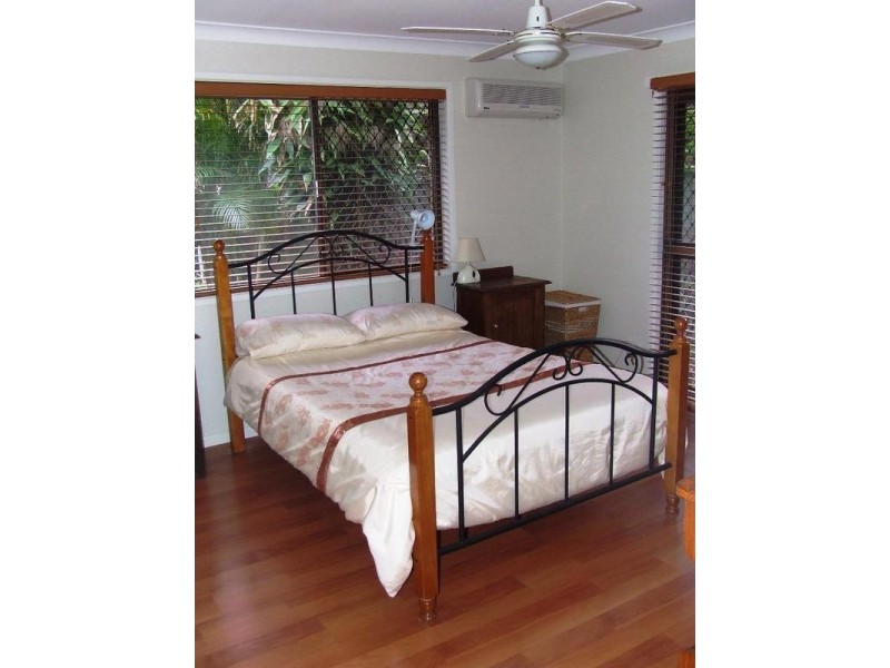 15 Hood Street, Mermaid Waters QLD 4218