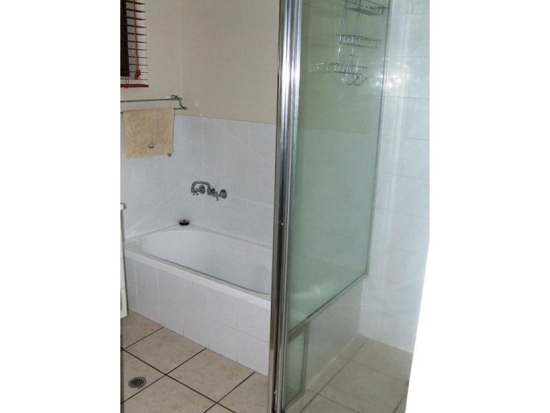 15 Hood Street, Mermaid Waters QLD 4218