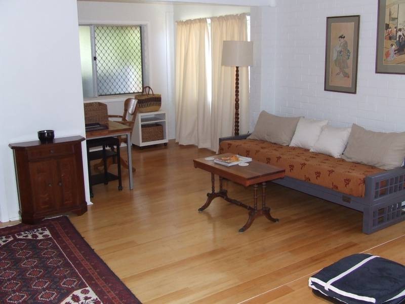 4 Denawen Street, Palm Beach QLD 4221