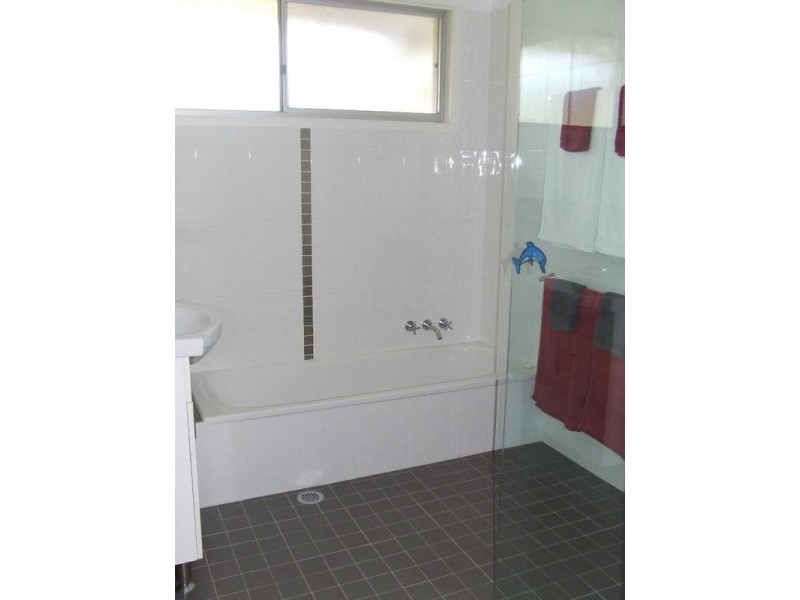 4 Denawen Street, Palm Beach QLD 4221