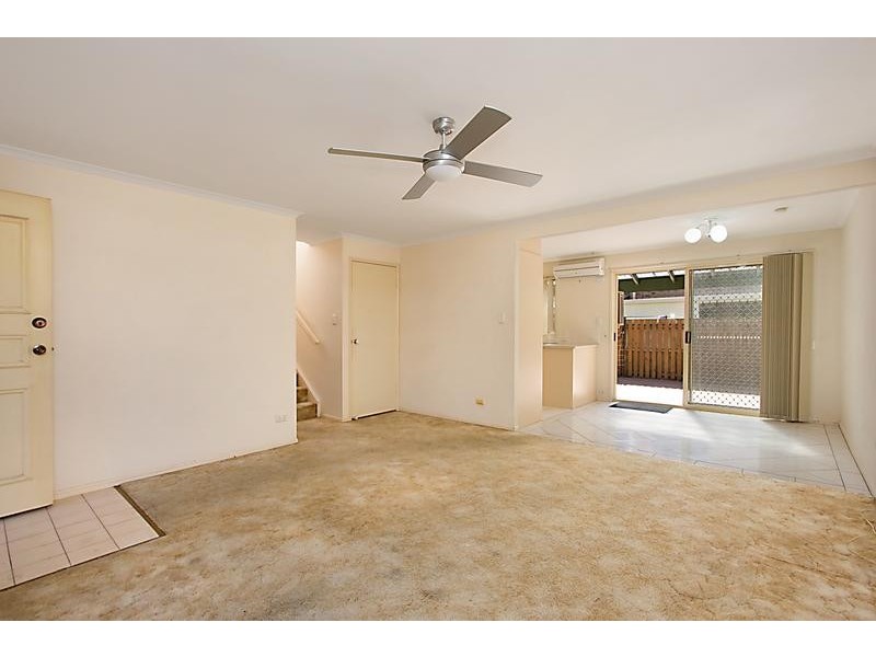 8/18 Bottlewood Court, Burleigh Waters QLD 4220