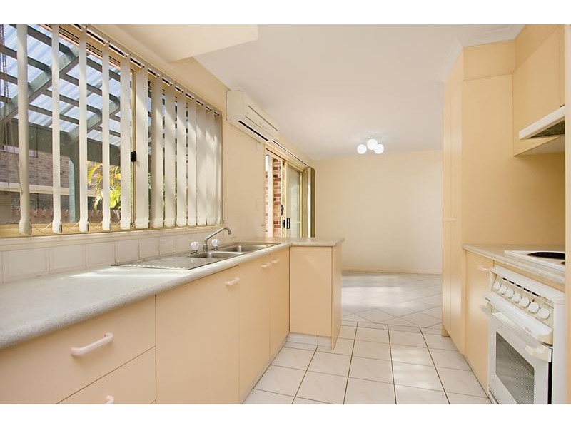 8/18 Bottlewood Court, Burleigh Waters QLD 4220