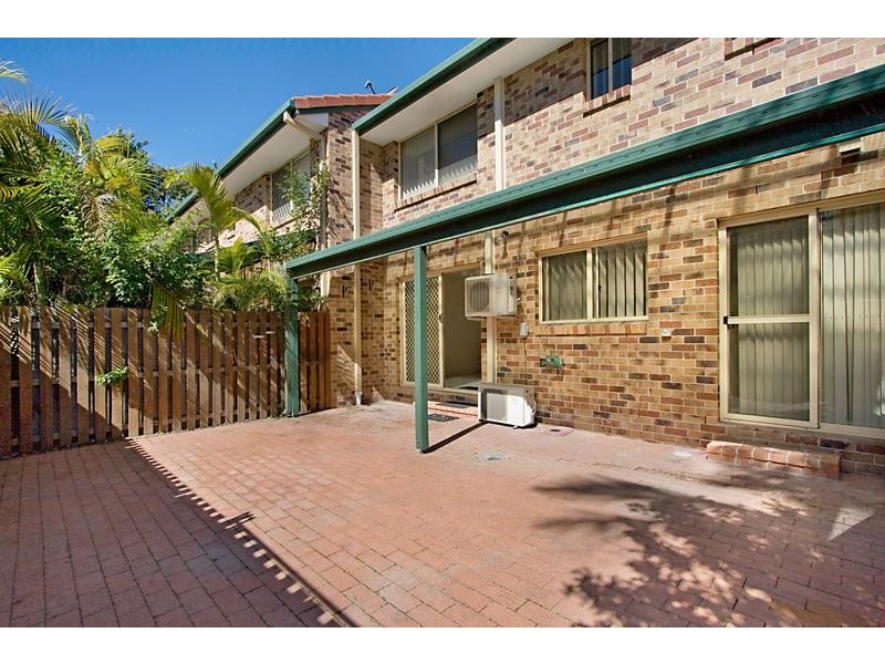8/18 Bottlewood Court, Burleigh Waters QLD 4220