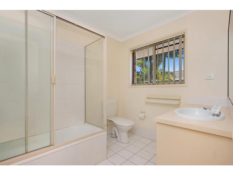 8/18 Bottlewood Court, Burleigh Waters QLD 4220