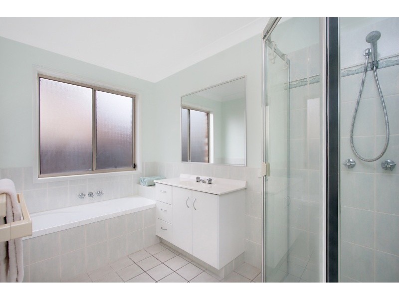 42 Tussock Crescent, Elanora QLD 4221