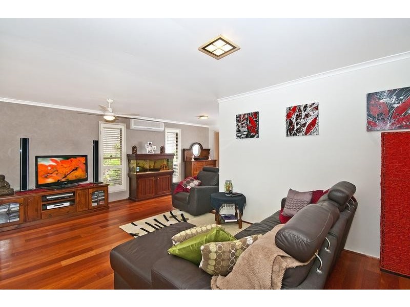 33 Zinnea Street, Elanora QLD 4221