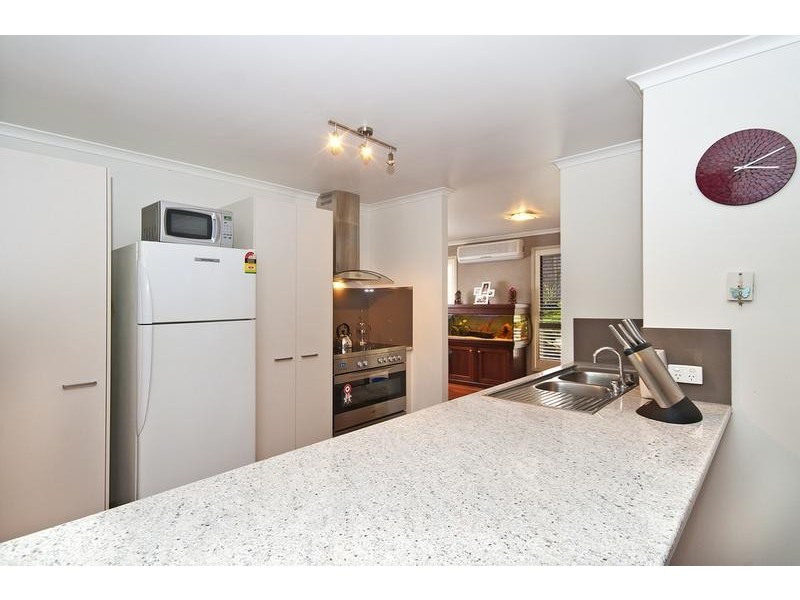 33 Zinnea Street, Elanora QLD 4221