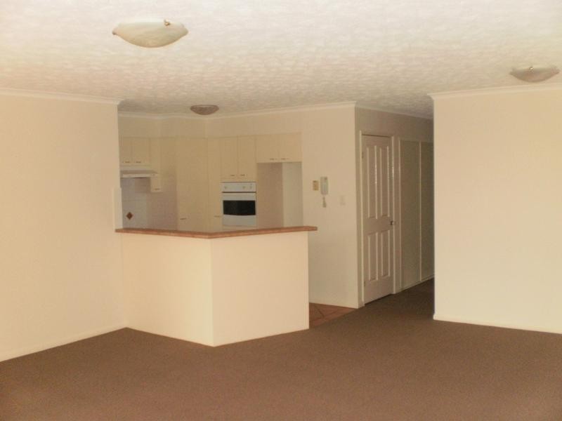 4/2 Brake Street, Burleigh Heads QLD 4220