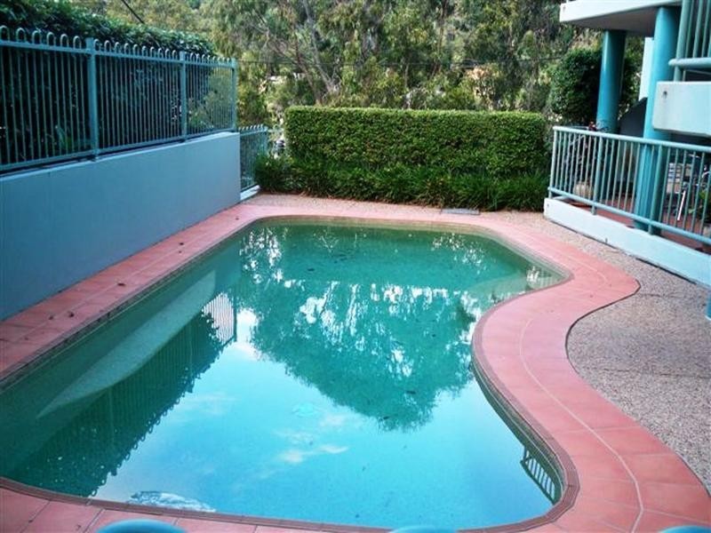 4/2 Brake Street, Burleigh Heads QLD 4220