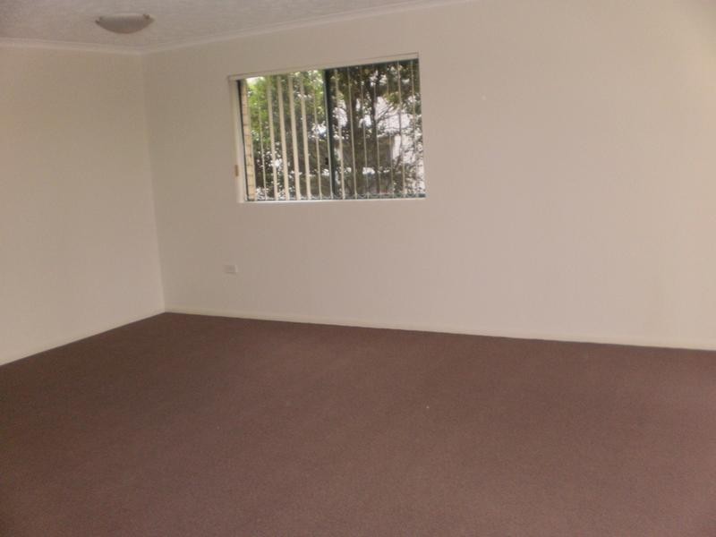 4/2 Brake Street, Burleigh Heads QLD 4220