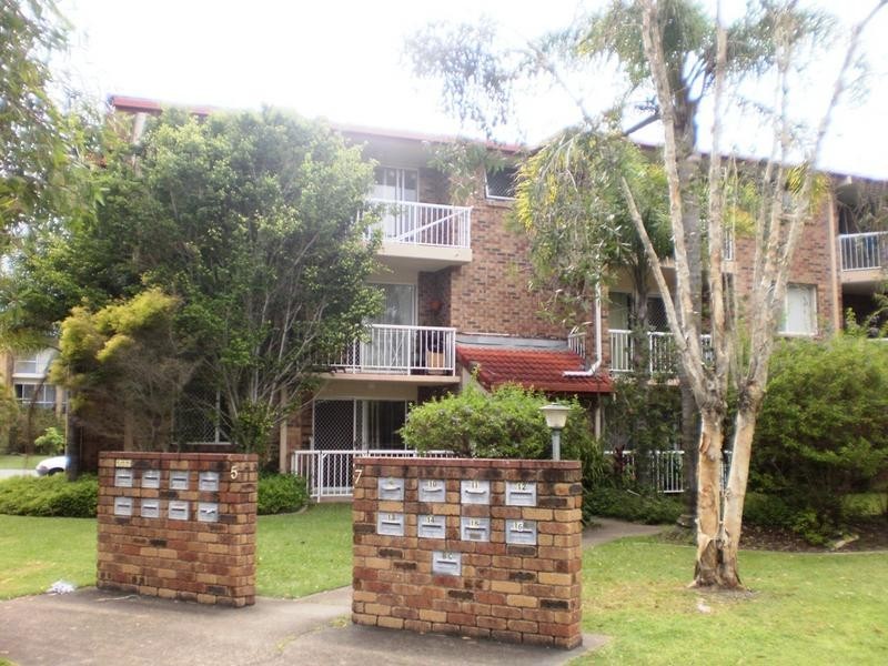 4/5 Rolan Court, Palm Beach QLD 4221