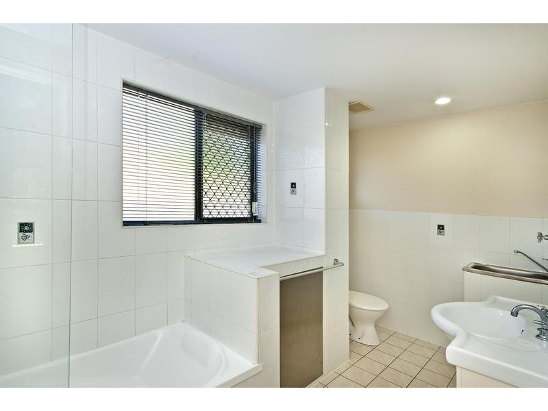 2/7 Tallebudgera Drive, Palm Beach QLD 4221