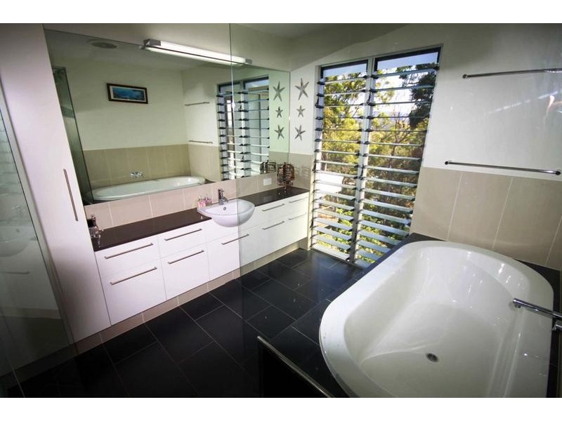 34 Wairoo Street, Burleigh Heads QLD 4220