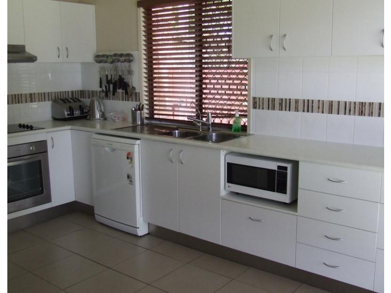 8 Glentrees Grove, Currumbin Waters QLD 4223