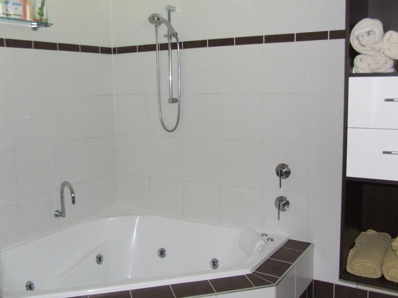 8 Glentrees Grove, Currumbin Waters QLD 4223