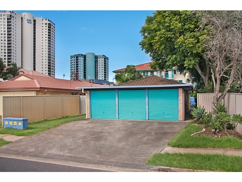 2/9 Molucca Avenue, Palm Beach QLD 4221