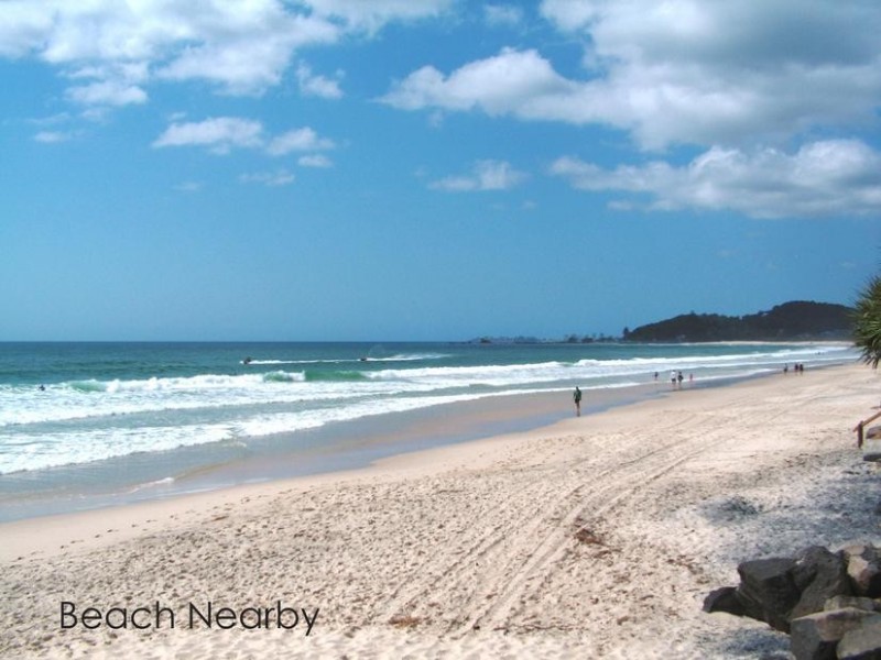 2/9 Molucca Avenue, Palm Beach QLD 4221