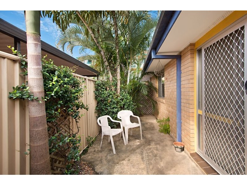 2/9 Molucca Avenue, Palm Beach QLD 4221