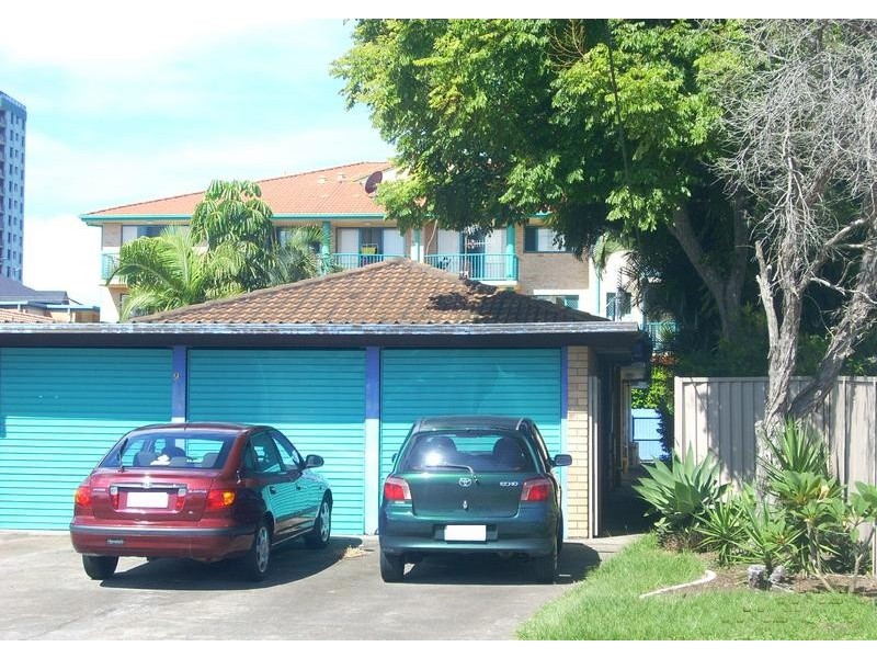 2/9 Molucca Avenue, Palm Beach QLD 4221