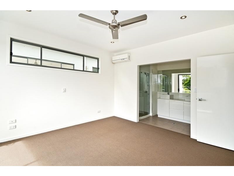 2/1 Currumbin Creek Road, Currumbin QLD 4223