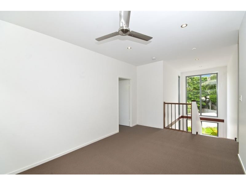 2/1 Currumbin Creek Road, Currumbin QLD 4223