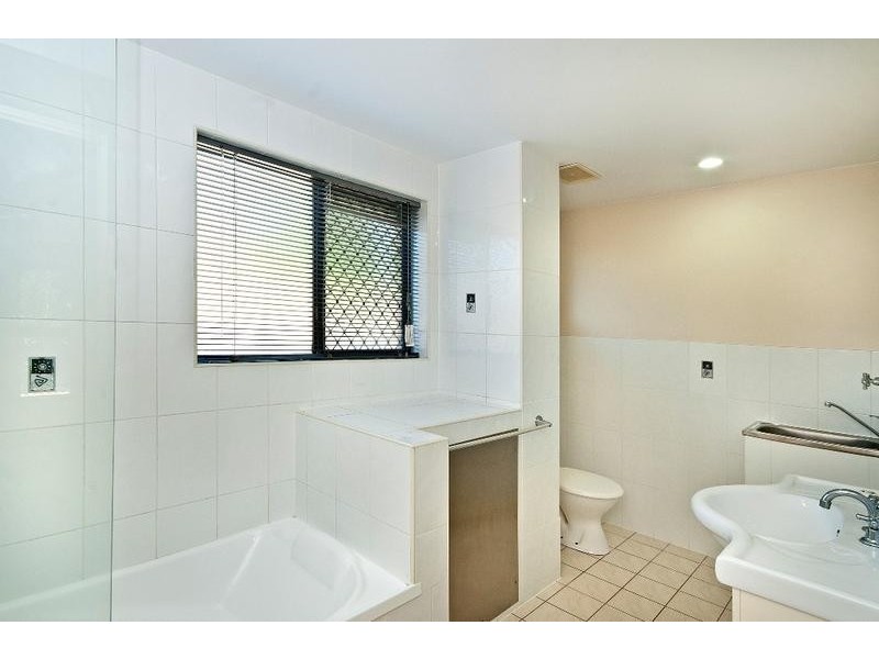 2/7 Tallebudgera Drive, Palm Beach QLD 4221