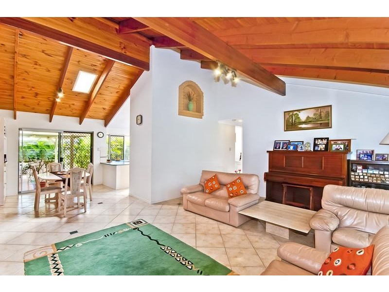 16 Bergamont Street, Elanora QLD 4221