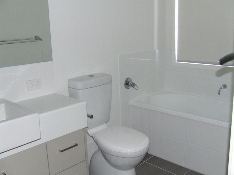 6 Jurien Crescent, Varsity Lakes QLD 4227