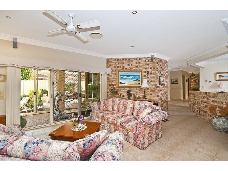 180 Tahiti Avenue, Palm Beach QLD 4221