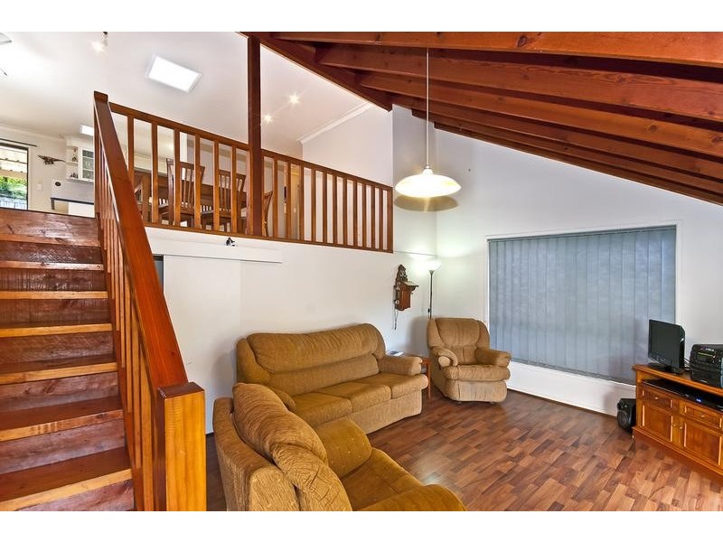 33 Currant Street, Elanora QLD 4221