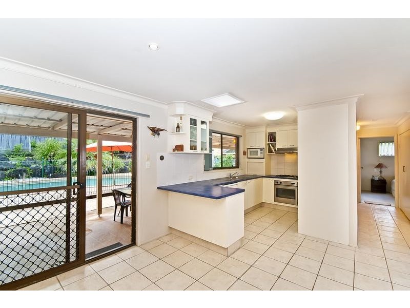 33 Currant Street, Elanora QLD 4221