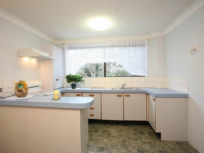 2/6 Brooke Avenue, Palm Beach QLD 4221