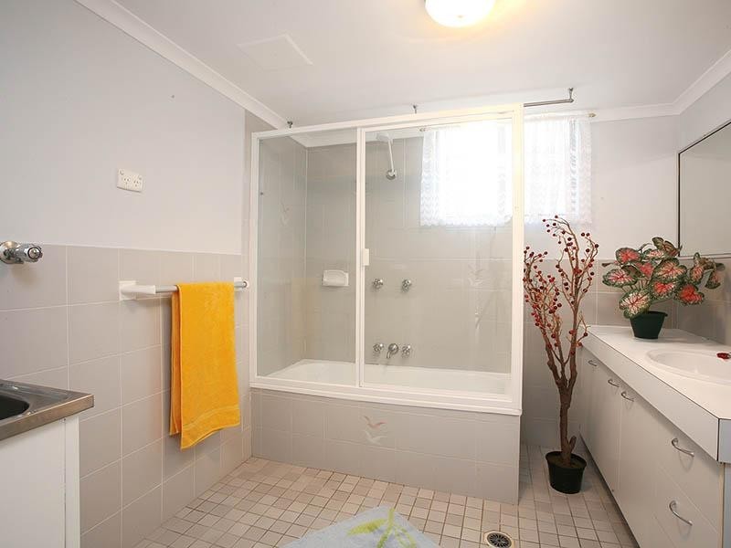 2/6 Brooke Avenue, Palm Beach QLD 4221