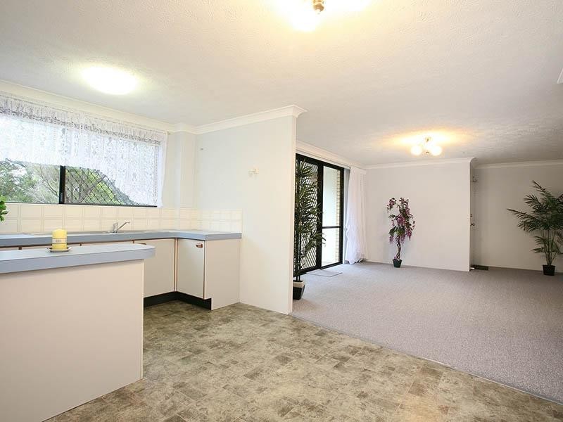 2/6 Brooke Avenue, Palm Beach QLD 4221