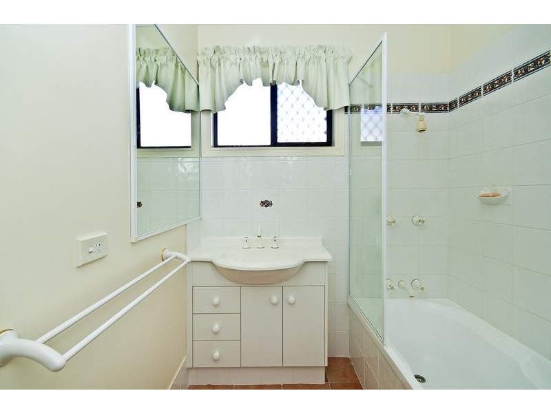 1/10 Alkira Avenue, Palm Beach QLD 4221