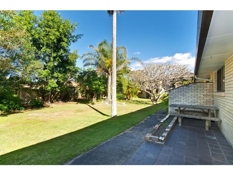 2/2 Mawarra Street, Palm Beach QLD 4221