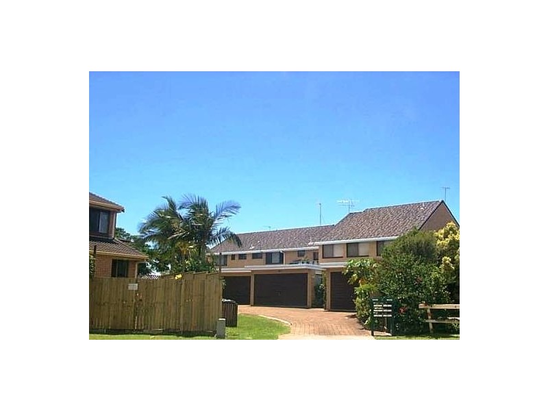 3/2 Sunbird Street, Burleigh Waters QLD 4220