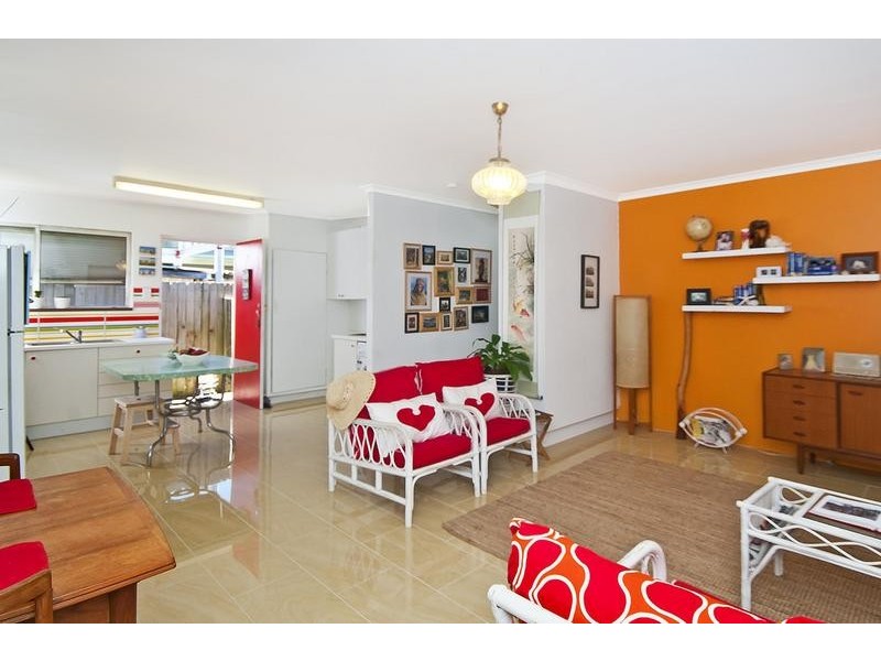 2/13 Eleventh Avenue, Palm Beach QLD 4221