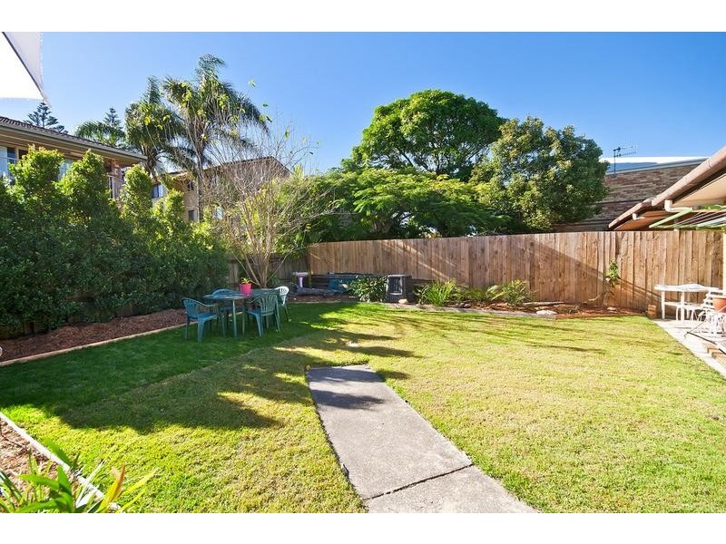 2/13 Eleventh Avenue, Palm Beach QLD 4221