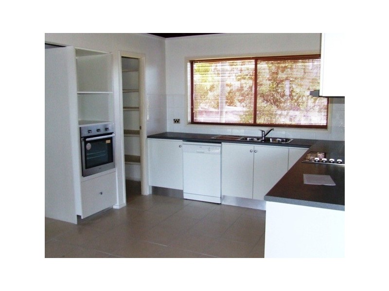 94 Simpsons Road, Elanora QLD 4221