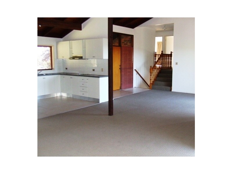 94 Simpsons Road, Elanora QLD 4221